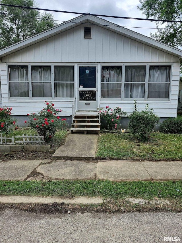 129 Pierson St, East Peoria, IL 61611 - view of front of house