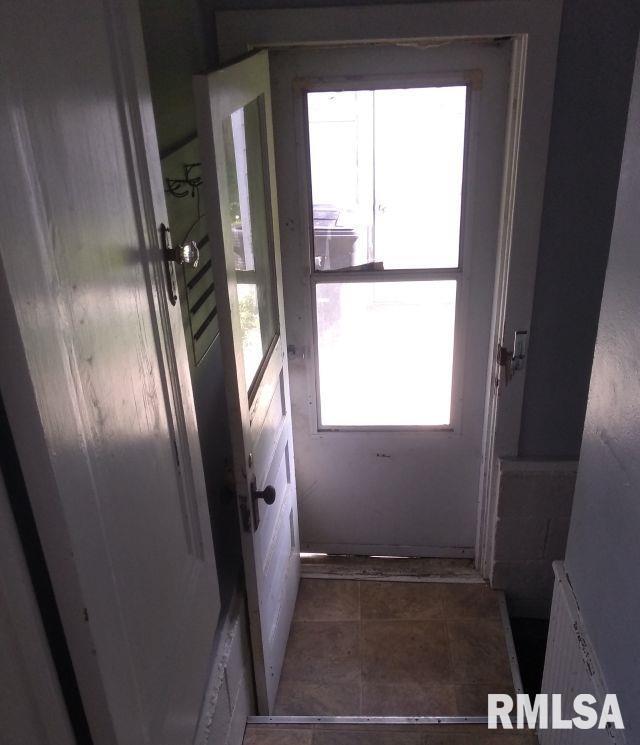 129 Pierson St, East Peoria, IL 61611 - view of doorway