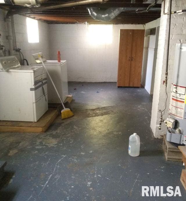 129 Pierson St, East Peoria, IL 61611 - below grade area featuring gas water heater and washer and dryer