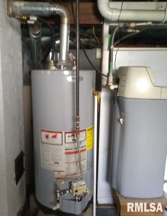 129 Pierson St, East Peoria, IL 61611 - utilities with water heater