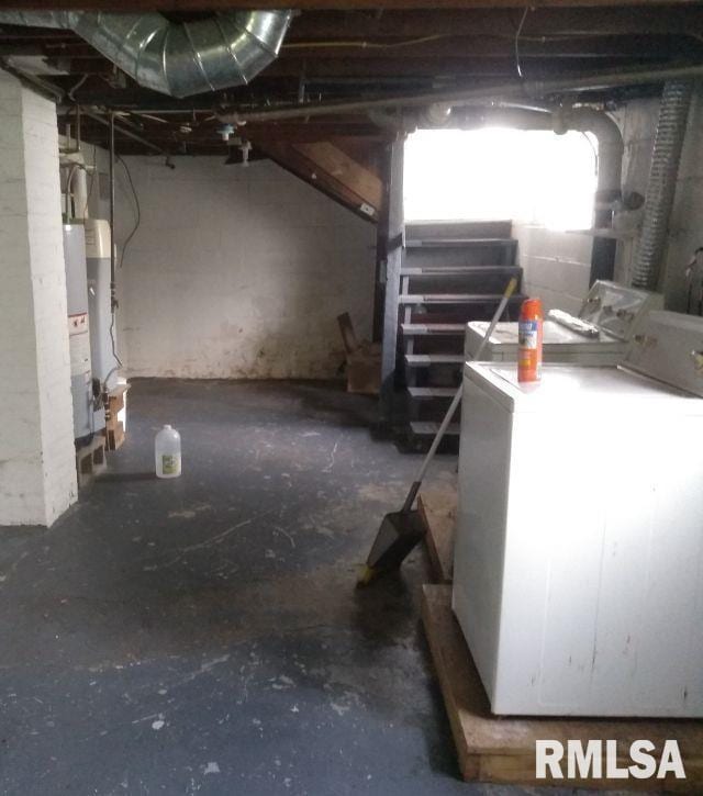 129 Pierson St, East Peoria, IL 61611 - basement with water heater and washer / clothes dryer
