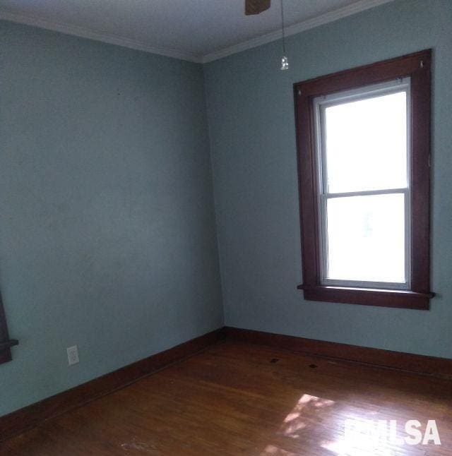 129 Pierson St, East Peoria, IL 61611 - unfurnished room featuring wood finished floors, crown molding, a ceiling fan, and baseboards