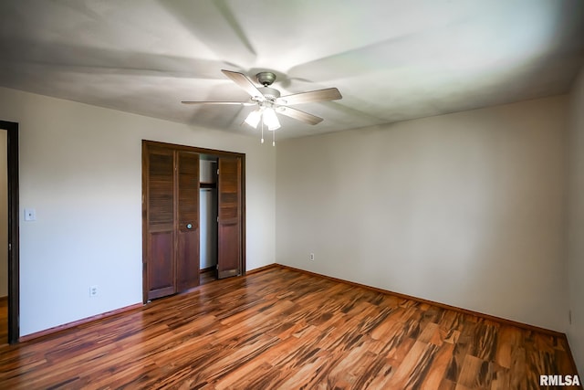 1529 W Richmar Rd, Peoria, IL 61615 - unfurnished bedroom featuring dark wood-type flooring, a closet, a ceiling fan, and baseboards
