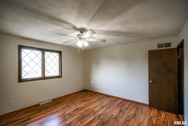 1529 W Richmar Rd, Peoria, IL 61615 - spare room with ceiling fan and wood finished floors