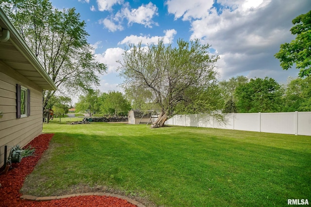 1529 W Richmar Rd, Peoria, IL 61615 - view of yard
