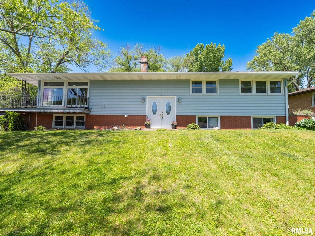 9 Wilmar Ter, East Peoria, IL 61611 - bi-level home with a front yard and a chimney