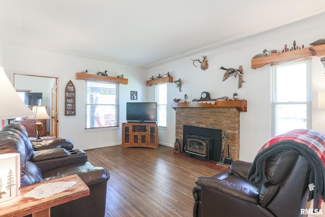 113 W Essex St, Glasford, IL 61533 - living room featuring wood finished floors and baseboards