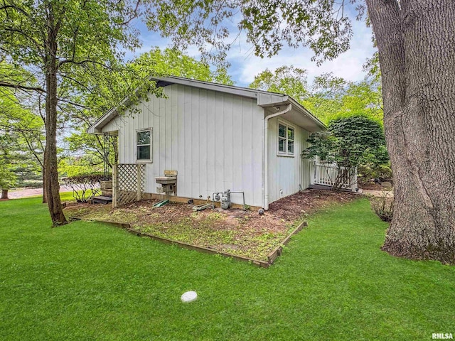 6006 N Big Hollow Rd, Peoria, IL 61615 - view of home's exterior featuring a lawn