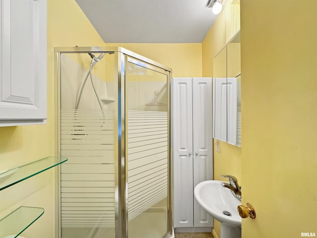 6006 N Big Hollow Rd, Peoria, IL 61615 - full bathroom with a shower stall and a sink
