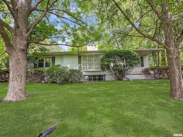 6006 N Big Hollow Rd, Peoria, IL 61615 - view of front of property featuring a front lawn