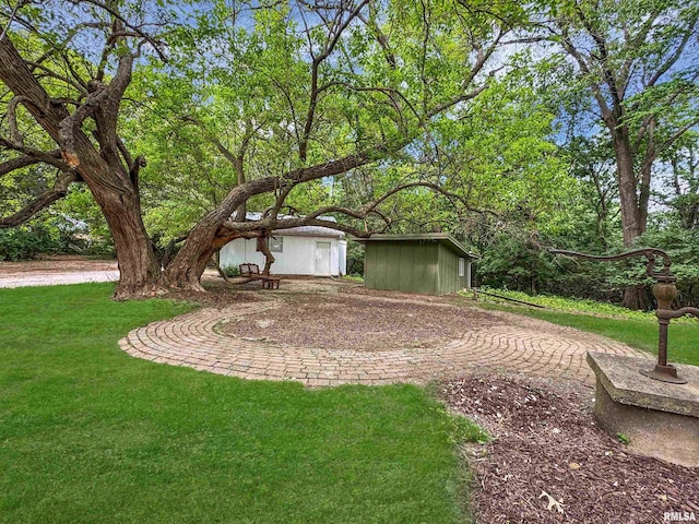 6006 N Big Hollow Rd, Peoria, IL 61615 - view of grassy yard