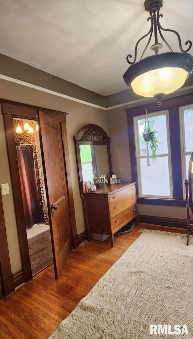405 Washington St, Pekin, IL 61554 - bedroom with wood finished floors and baseboards
