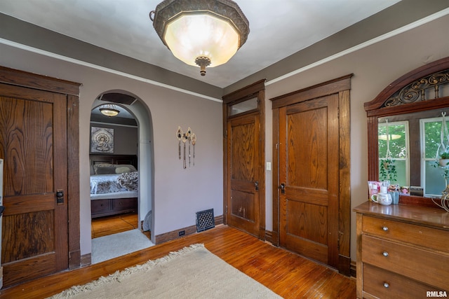 405 Washington St, Pekin, IL 61554 - foyer with wood finished floors, arched walkways, and baseboards