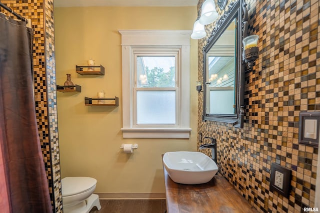 405 Washington St, Pekin, IL 61554 - bathroom with a sink, toilet, baseboards, and a shower with shower curtain