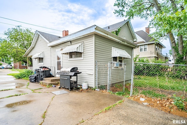 128 W Spruce St, Canton, IL 61520 - view of side of property