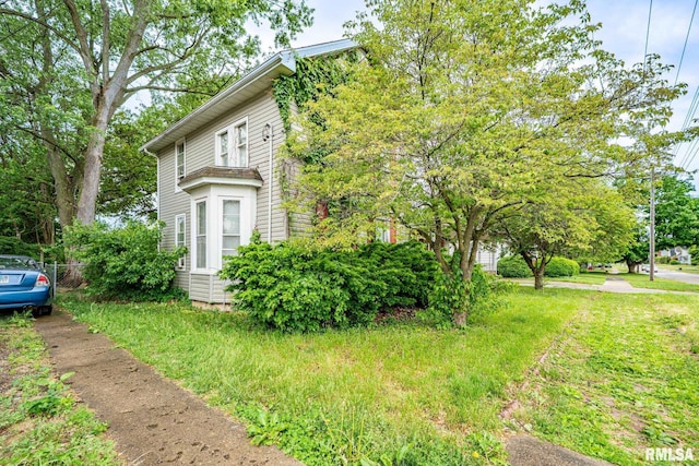 128 W Spruce St, Canton, IL 61520 - view of side of home