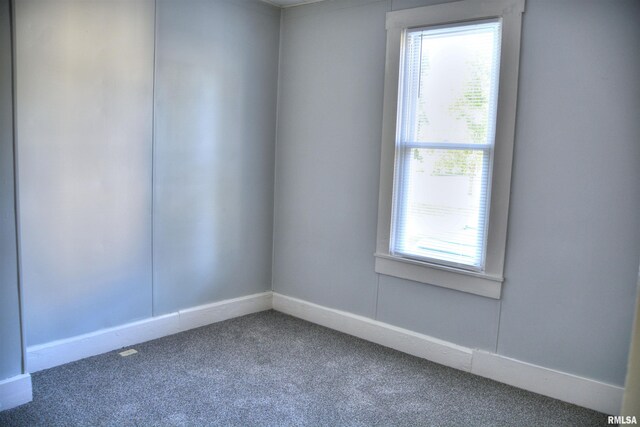 309 S Dudley St, Macomb, IL 61455 - unfurnished room with carpet and baseboards