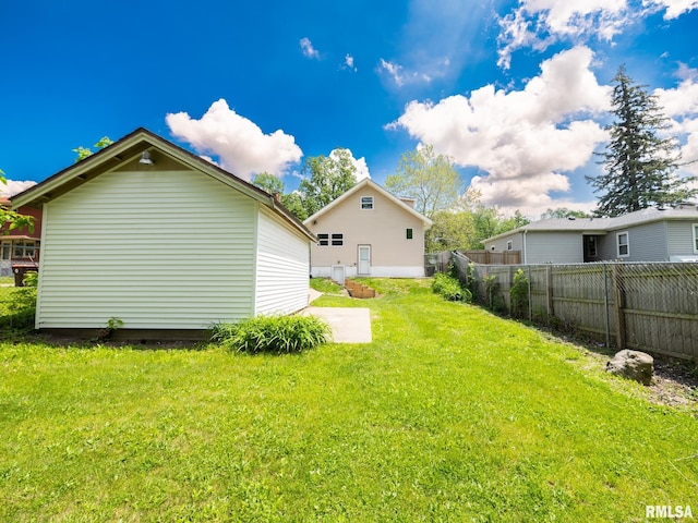 2205 N N St, Peoria, IL 61604 - view of yard
