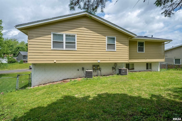 2706 W Millbrook Ct, Peoria, IL 61615 - rear view of property with central air condition unit