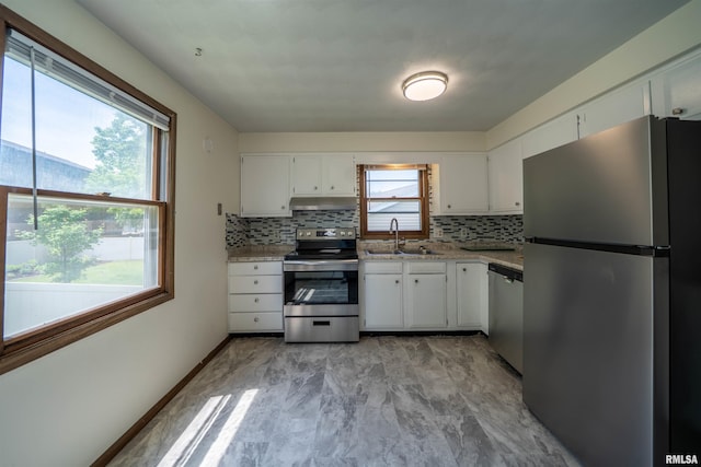 2706 W Millbrook Ct, Peoria, IL 61615 - kitchen with stainless steel appliances, under cabinet range hood, a sink, and decorative backsplash
