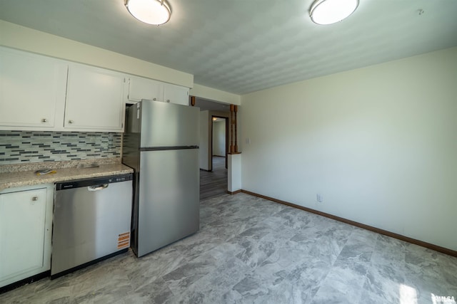 2706 W Millbrook Ct, Peoria, IL 61615 - kitchen with stainless steel appliances, white cabinetry, decorative backsplash, light countertops, and baseboards