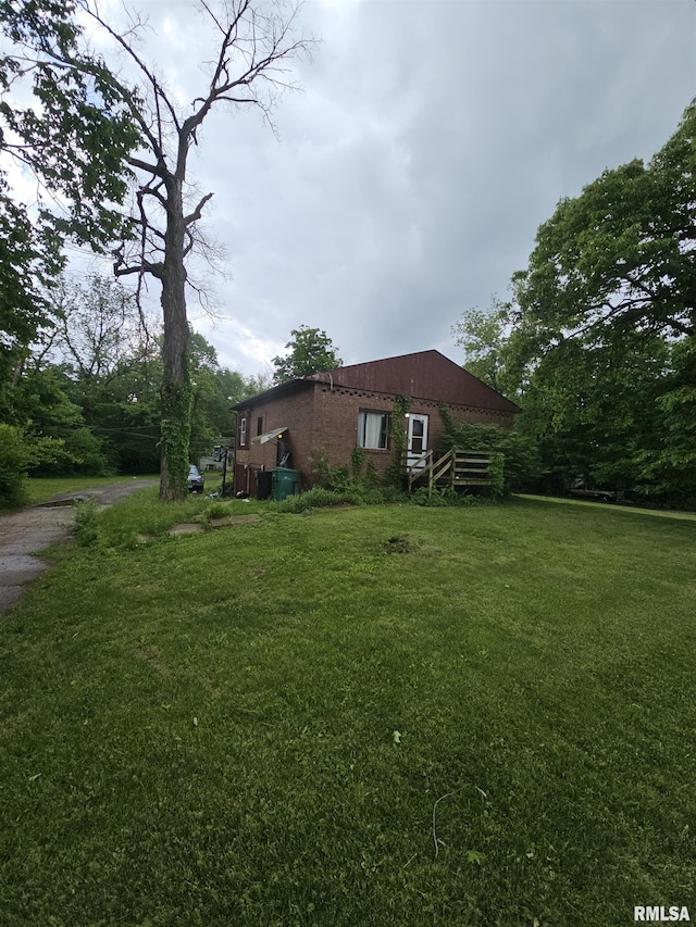 3304 E Washington St, East Peoria, IL 61611 - view of green lawn