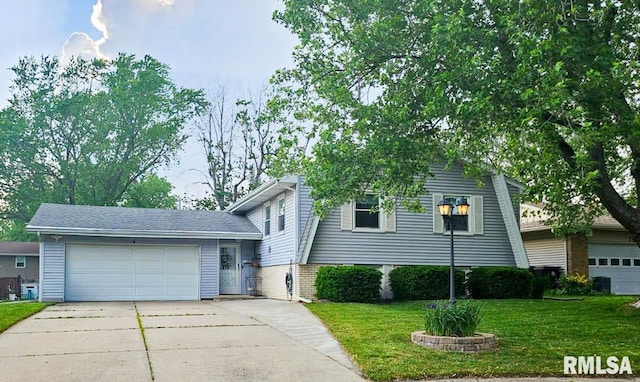 7409 N Piccadilly Pl, Peoria, IL 61614 - tri-level home featuring driveway, a front lawn, and a garage