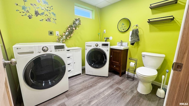 7409 N Piccadilly Pl, Peoria, IL 61614 - washroom featuring washing machine and clothes dryer and wood finished floors