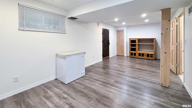 7409 N Piccadilly Pl, Peoria, IL 61614 - finished below grade area featuring wood finished floors and recessed lighting
