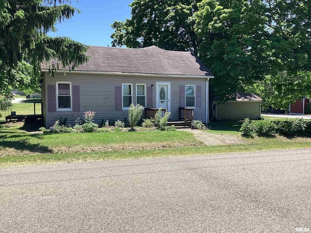 260 W Division St, Norris, IL 61553 - view of front of home with a front lawn
