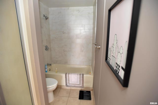125 SW Jefferson Ave Unit W4S, Peoria, IL 61602 - full bath with tile patterned flooring, toilet, and shower / tub combination