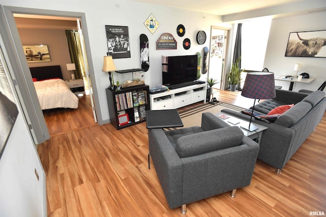 125 SW Jefferson Ave Unit W4S, Peoria, IL 61602 - living area with wood finished floors and arched walkways
