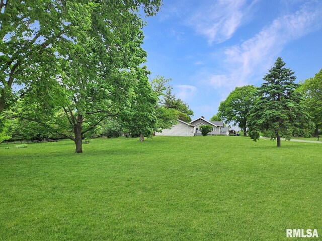 418 W Clinton St, Toulon, IL 61483 - view of grassy yard