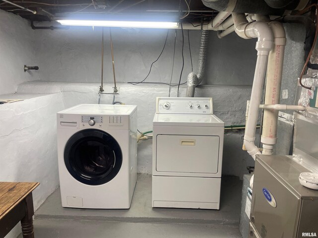 623 S Randolph St, Macomb, IL 61455 - laundry room featuring independent washer and dryer and heating unit