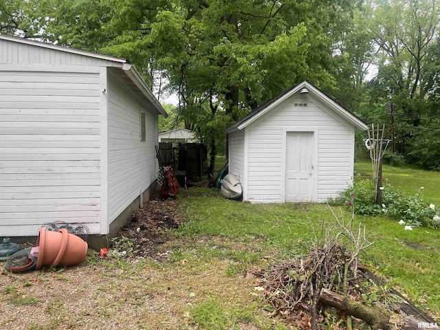 623 S Randolph St, Macomb, IL 61455 - view of green lawn featuring view of wooded area