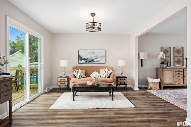 3348 W Lisa Ln, Peoria, IL 61615 - sitting room with wood finished floors and baseboards