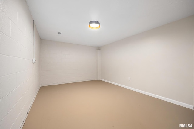 3348 W Lisa Ln, Peoria, IL 61615 - empty room with concrete block wall