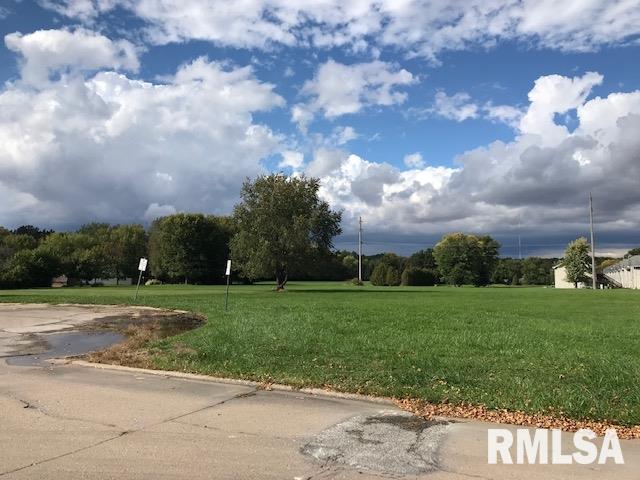 Pollock Dr, Macomb, IL 61455