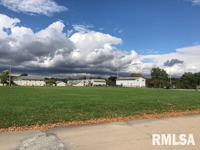 Pollock Dr, Macomb, IL 61455