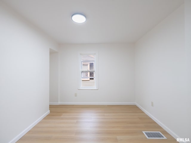 1210 Mechanic St, Pekin, IL 61554 - unfurnished room featuring light wood-style floors and baseboards