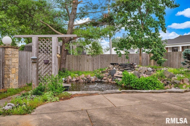 1220 S Main St, Morton, IL 61550 - view of patio featuring a gate
