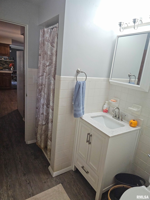 3303 W Chartwell Rd, Peoria, IL 61614 - bathroom featuring tile walls, wood finished floors, vanity, wainscoting, and a shower with shower curtain