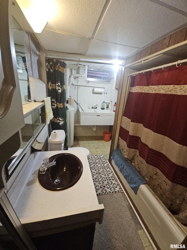 3303 W Chartwell Rd, Peoria, IL 61614 - full bath with shower / tub combo, vanity, and toilet