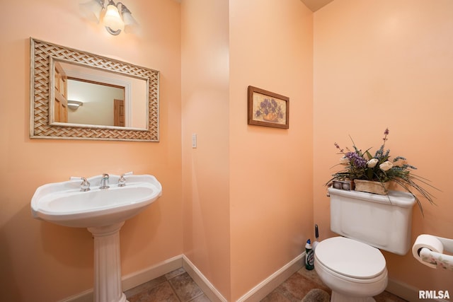131 Lakeside Pl, Dahinda, IL 61428 - bathroom featuring baseboards and toilet