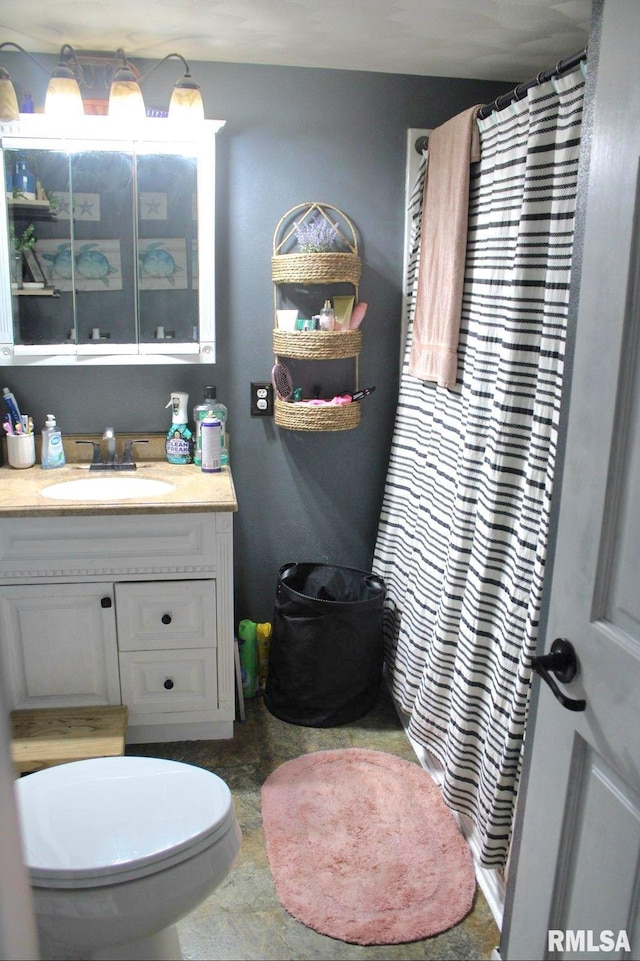 16338 E Red Maple Ln, Lewistown, IL 61542 - full bath featuring vanity, toilet, and a shower with shower curtain