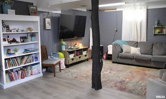 16338 E Red Maple Ln, Lewistown, IL 61542 - living area featuring wood finished floors