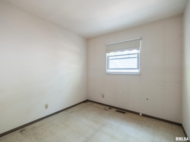 1908 N Idaho St, Peoria, IL 61604 - empty room with light flooring and baseboards