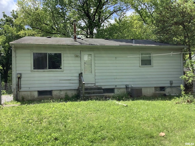 1908 N Idaho St, Peoria, IL 61604 - back of property with entry steps