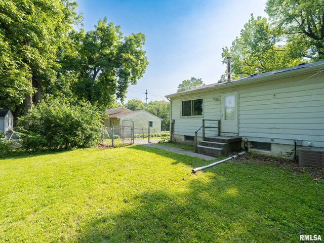 1908 N Idaho St, Peoria, IL 61604 - view of yard