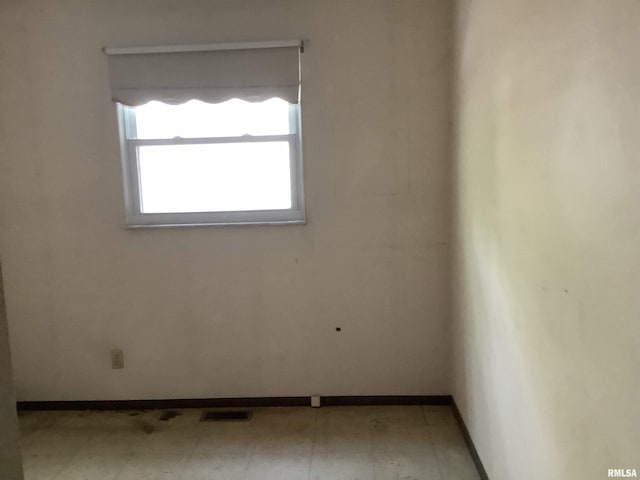 1908 N Idaho St, Peoria, IL 61604 - view of unfurnished room